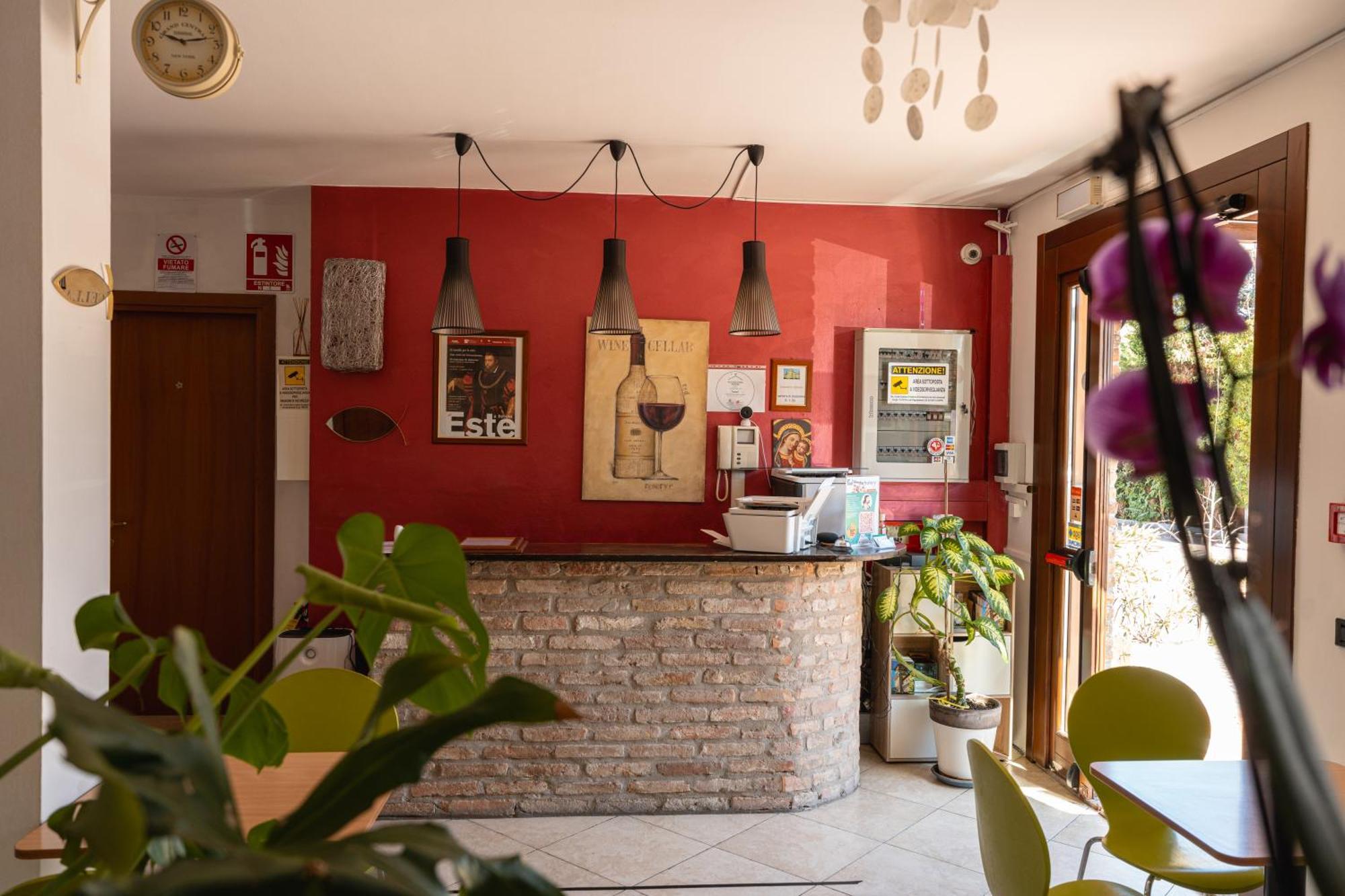 Le Corti Hotel 2*